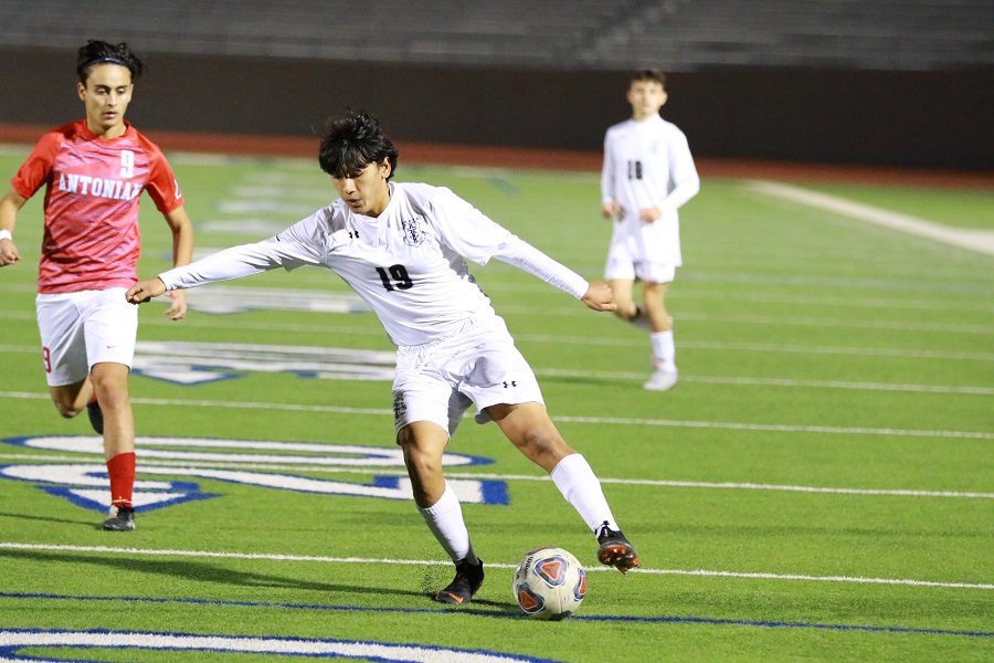 Central soccer player sets sights on Europe